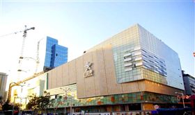 名鹰畅销百货展-镇江八佰伴名鹰专柜